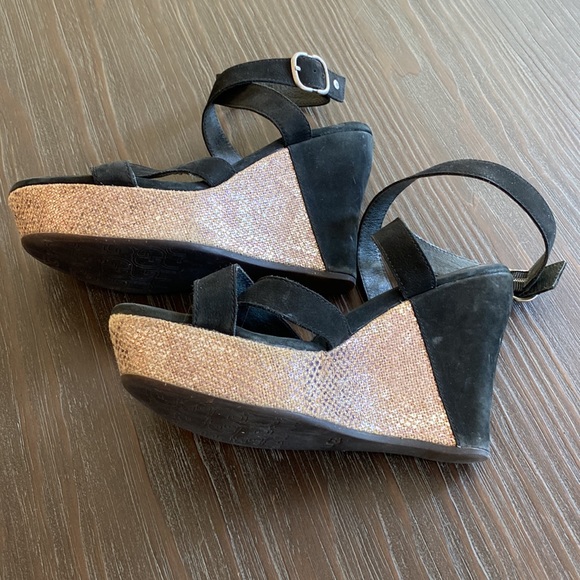 UGG ladies platform shoes in size 8. Suede with wraparound ankle straps. - Picture 6 of 12